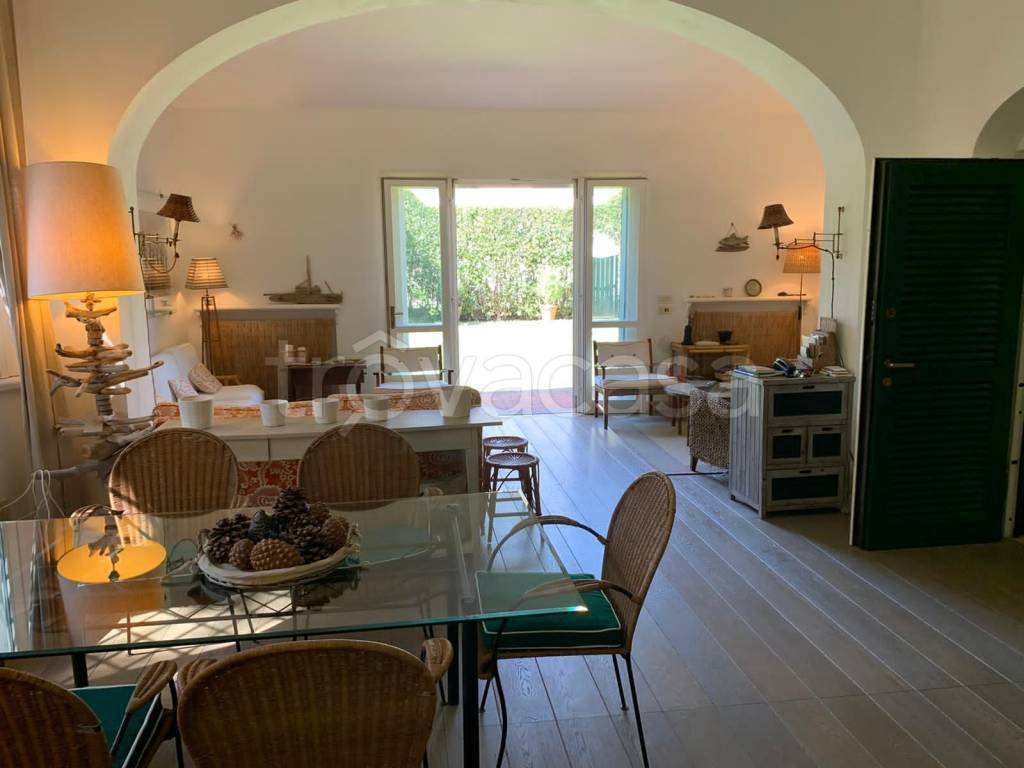 casa indipendente in affitto a Forte dei Marmi in zona Roma Imperiale