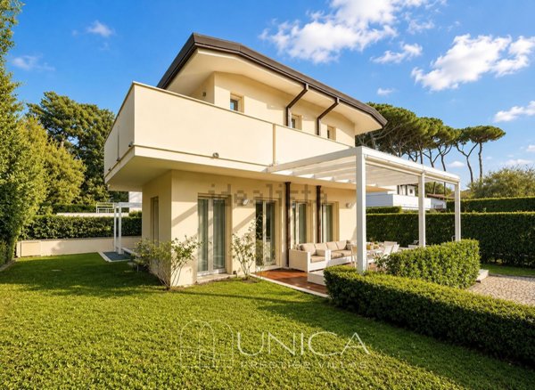 casa indipendente in affitto a Forte dei Marmi in zona Roma Imperiale