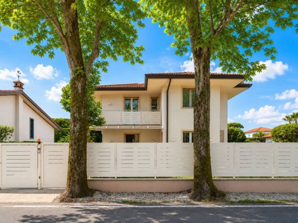 casa indipendente in affitto a Forte dei Marmi in zona Vittoria Apuana