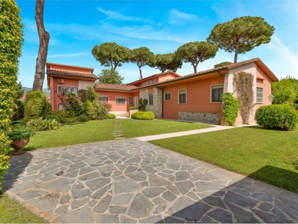 casa indipendente in affitto a Forte dei Marmi in zona Vittoria Apuana
