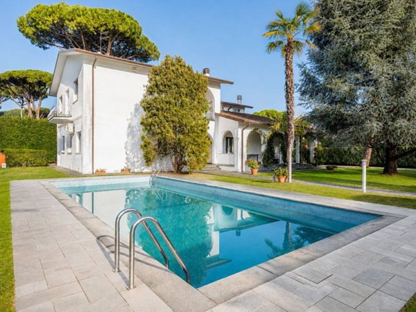 casa indipendente in affitto a Forte dei Marmi in zona Roma Imperiale