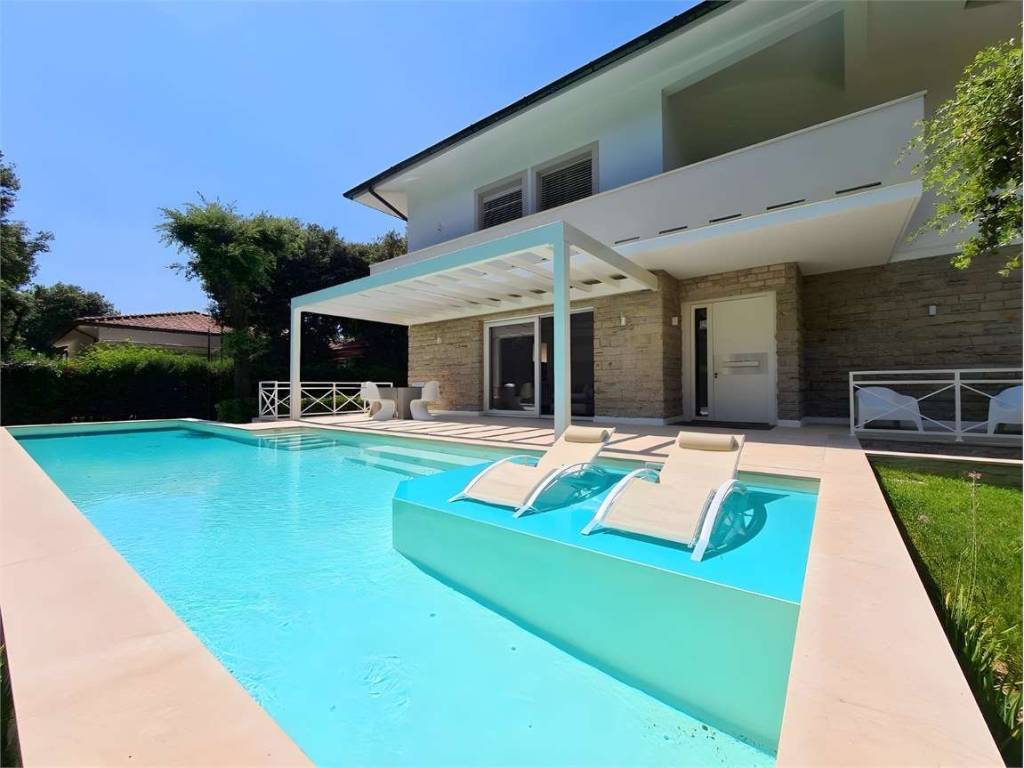 casa indipendente in affitto a Forte dei Marmi in zona Vittoria Apuana