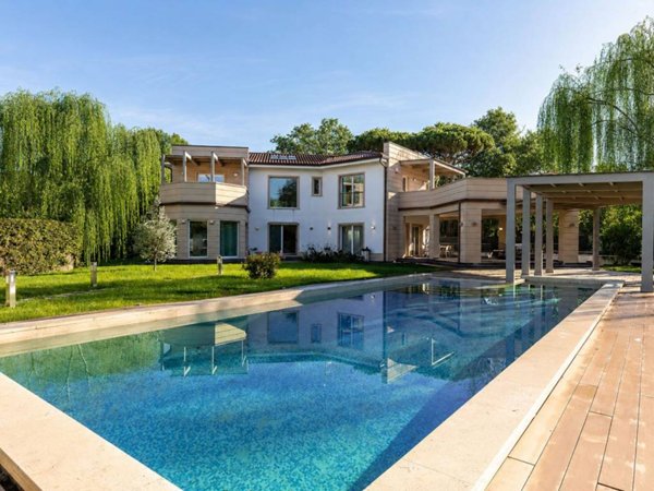 casa indipendente in affitto a Forte dei Marmi in zona Roma Imperiale