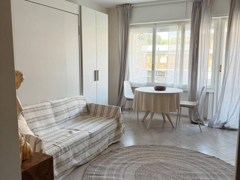 appartamento in affitto a Forte dei Marmi in zona Vittoria Apuana