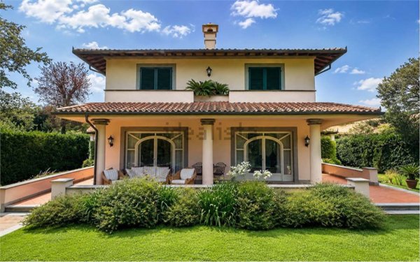 casa indipendente in affitto a Forte dei Marmi in zona Vittoria Apuana