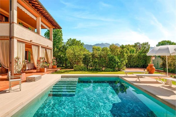 casa indipendente in affitto a Forte dei Marmi in zona Vittoria Apuana