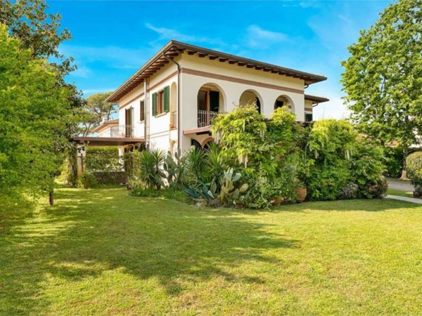 casa indipendente in affitto a Forte dei Marmi in zona Vittoria Apuana