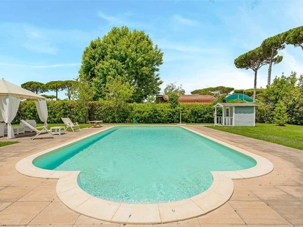 casa indipendente in affitto a Forte dei Marmi in zona Roma Imperiale