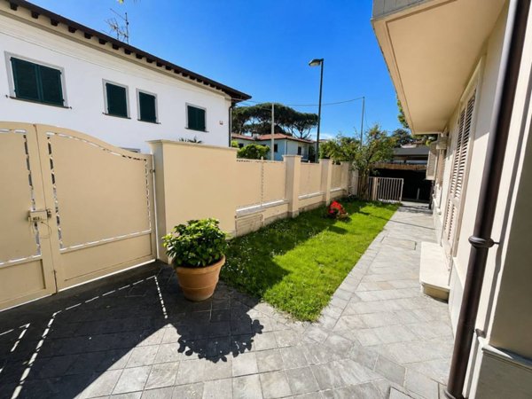 casa indipendente in affitto a Forte dei Marmi in zona Vittoria Apuana