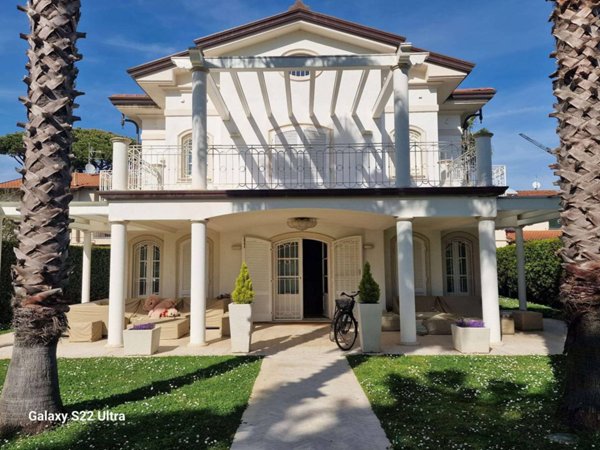 casa indipendente in affitto a Forte dei Marmi in zona Vittoria Apuana