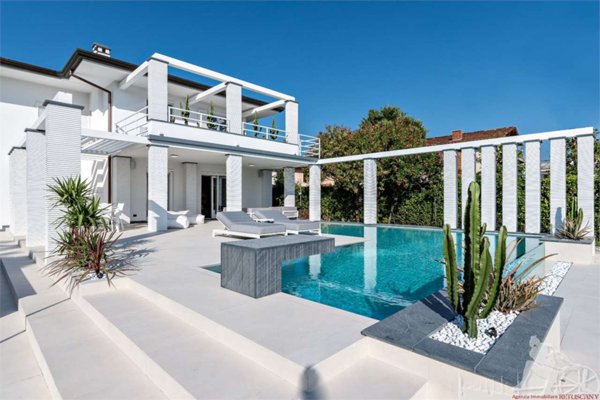 casa indipendente in affitto a Forte dei Marmi in zona Vittoria Apuana