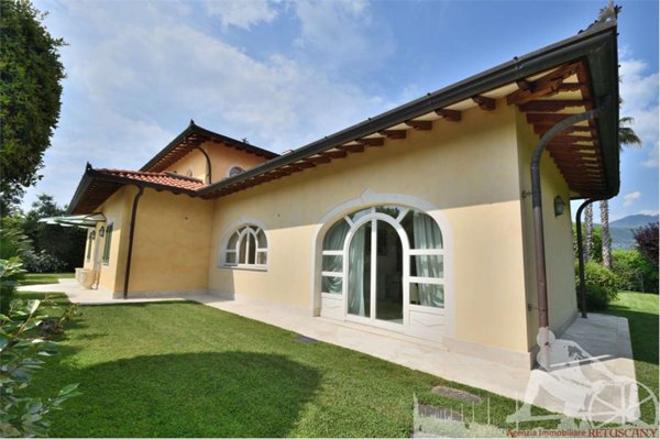casa indipendente in affitto a Forte dei Marmi in zona Vittoria Apuana