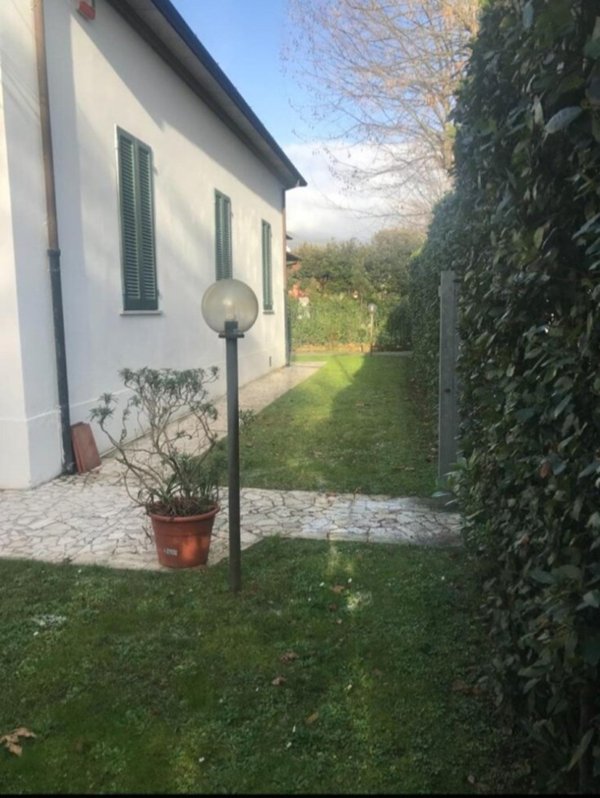 casa indipendente in affitto a Forte dei Marmi in zona Vittoria Apuana
