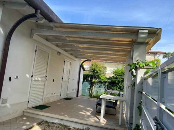 casa indipendente in affitto a Forte dei Marmi in zona Roma Imperiale