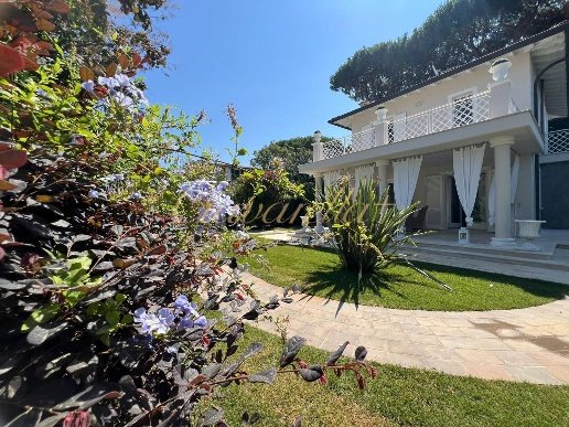 casa indipendente in affitto a Forte dei Marmi in zona Vittoria Apuana