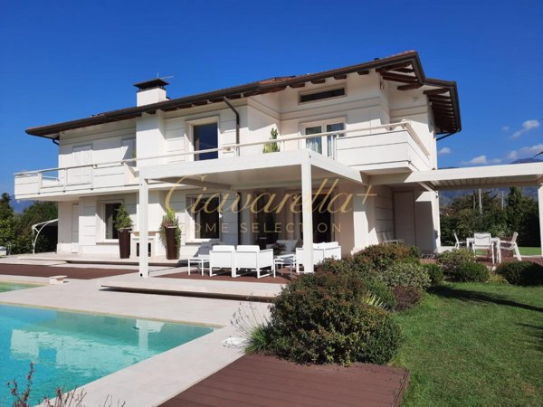 casa indipendente in affitto a Forte dei Marmi in zona Vittoria Apuana