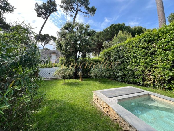 casa indipendente in affitto a Forte dei Marmi in zona Roma Imperiale