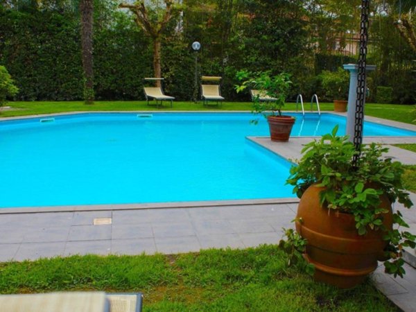 casa indipendente in affitto a Forte dei Marmi in zona Vittoria Apuana