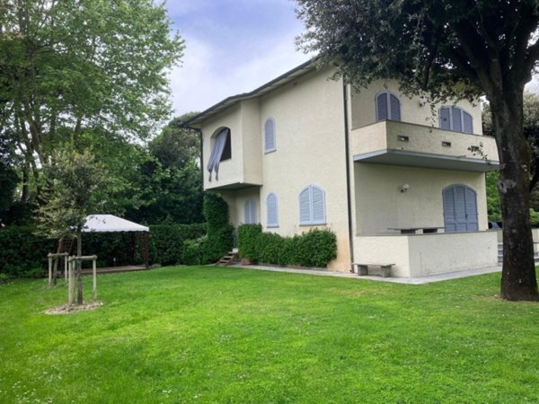 casa indipendente in affitto a Forte dei Marmi in zona Vittoria Apuana