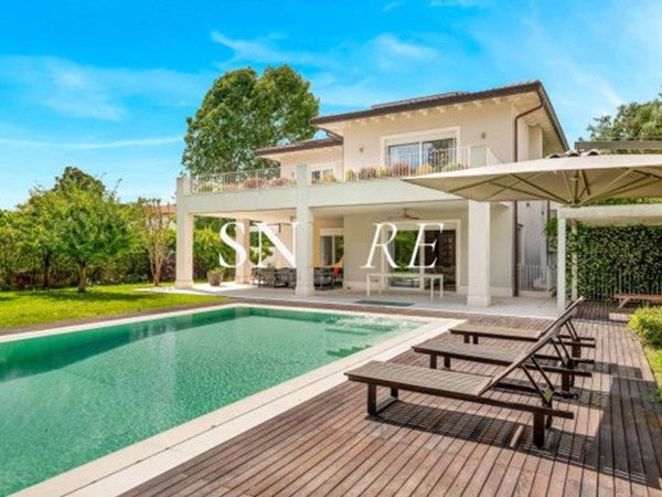 casa indipendente in affitto a Forte dei Marmi in zona Vittoria Apuana