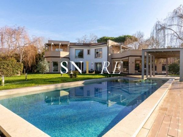 casa indipendente in affitto a Forte dei Marmi in zona Roma Imperiale