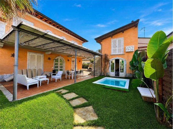 casa indipendente in affitto a Forte dei Marmi in zona Roma Imperiale