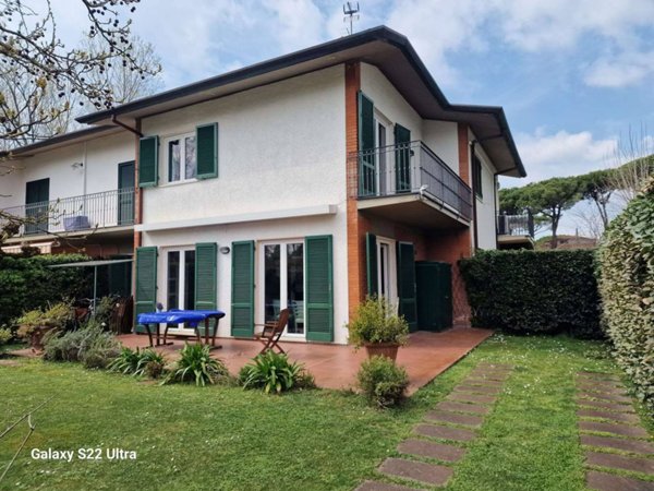 casa indipendente in affitto a Forte dei Marmi in zona Vittoria Apuana