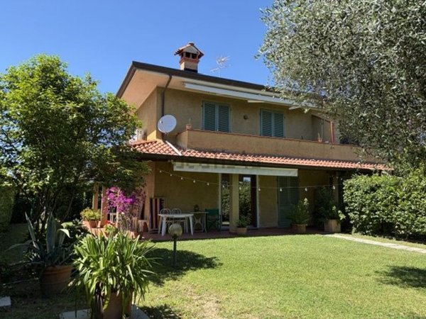 casa indipendente in affitto a Forte dei Marmi in zona Vaiana