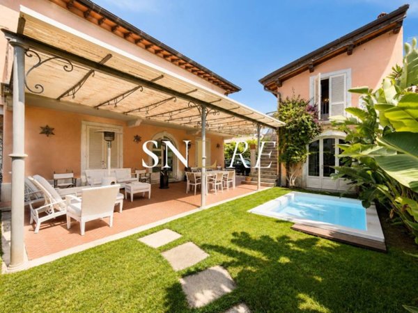 casa indipendente in affitto a Forte dei Marmi in zona Vittoria Apuana