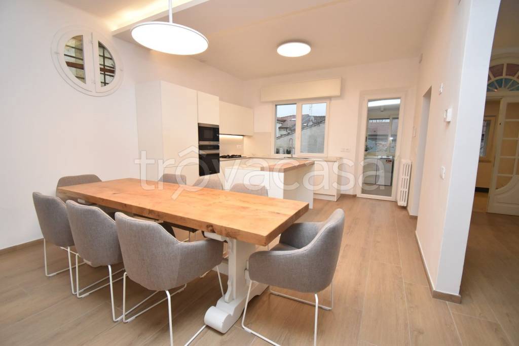 appartamento in affitto a Forte dei Marmi in zona Roma Imperiale