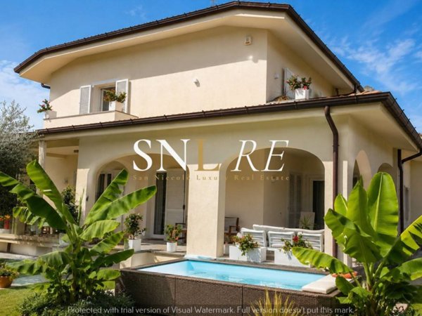 casa indipendente in affitto a Forte dei Marmi in zona Vittoria Apuana