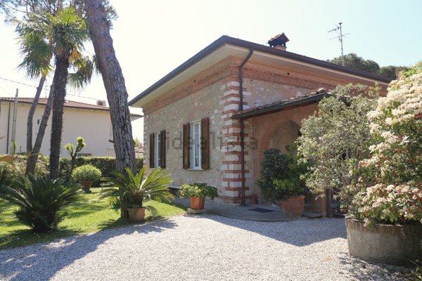 casa indipendente in affitto a Forte dei Marmi in zona Roma Imperiale