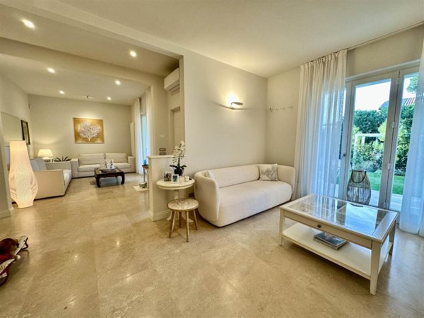 casa indipendente in affitto a Forte dei Marmi in zona Roma Imperiale