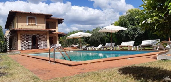 casa indipendente in affitto a Forte dei Marmi in zona Vittoria Apuana