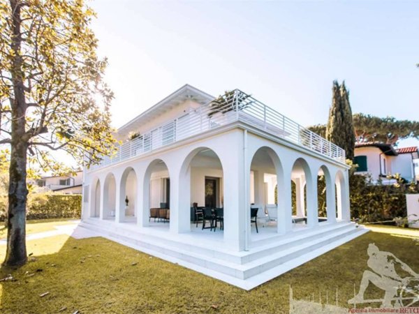 casa indipendente in affitto a Forte dei Marmi in zona Vittoria Apuana
