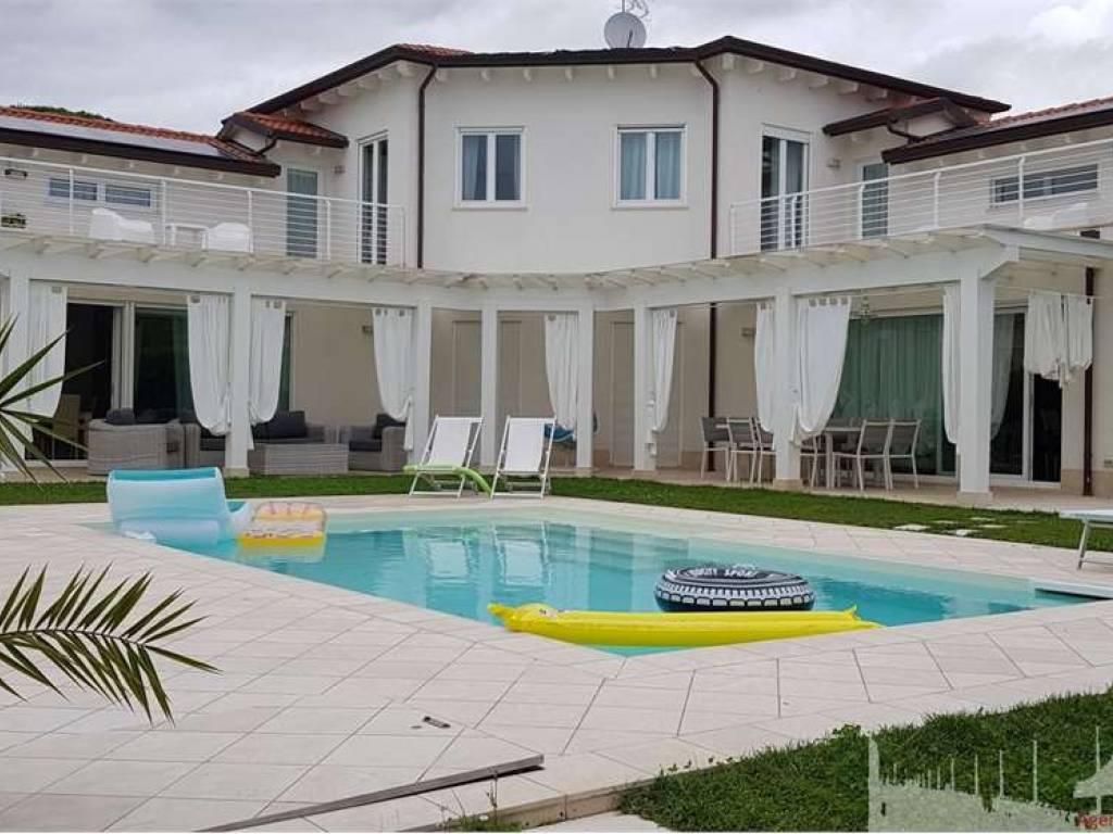 casa indipendente in affitto a Forte dei Marmi in zona Vittoria Apuana