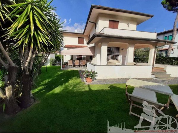 casa indipendente in affitto a Forte dei Marmi in zona Vittoria Apuana