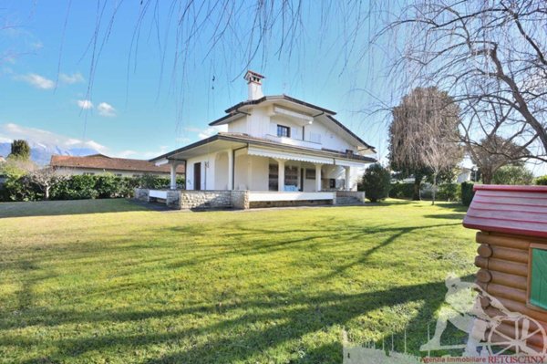 casa indipendente in affitto a Forte dei Marmi in zona Vittoria Apuana