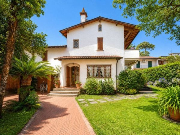 casa indipendente in affitto a Forte dei Marmi in zona Roma Imperiale