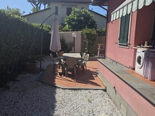 casa indipendente in affitto a Forte dei Marmi in zona Vittoria Apuana