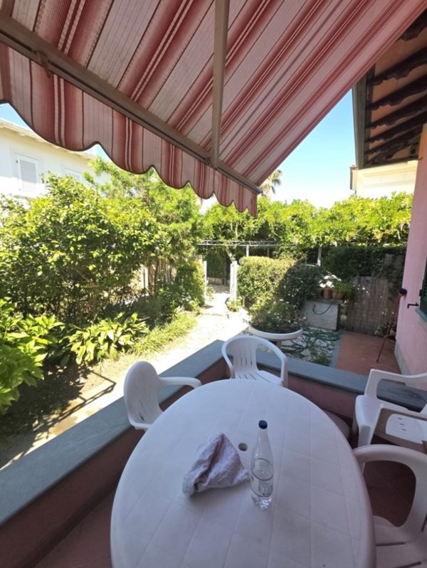 casa indipendente in affitto a Forte dei Marmi in zona Vittoria Apuana