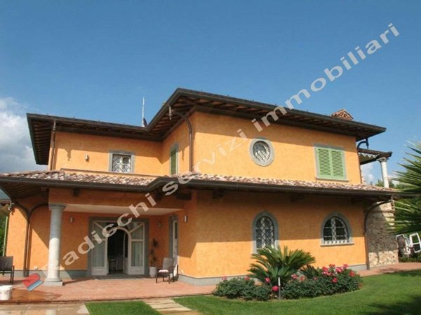casa indipendente in affitto a Forte dei Marmi in zona Roma Imperiale
