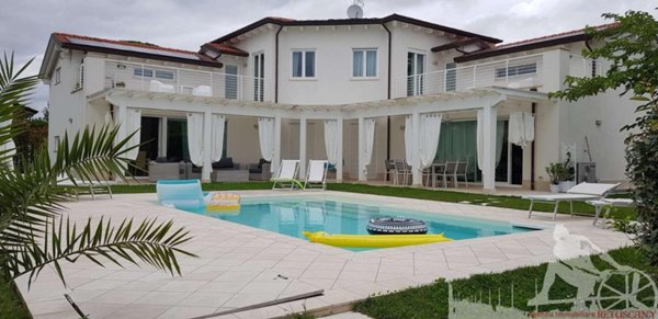 casa indipendente in affitto a Forte dei Marmi in zona Vaiana