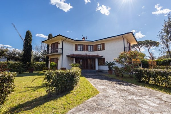 casa indipendente in affitto a Forte dei Marmi in zona Vittoria Apuana