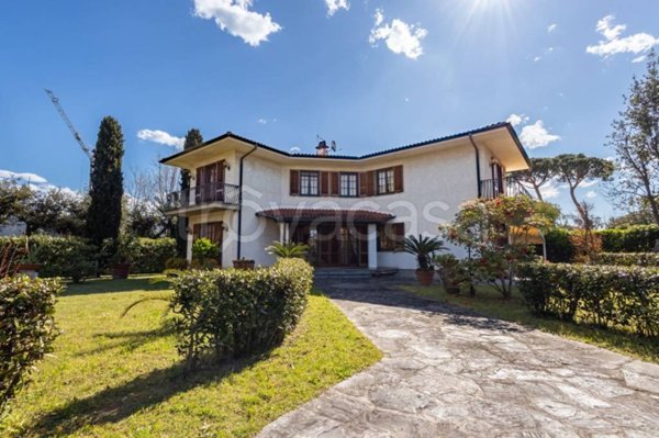 casa indipendente in affitto a Forte dei Marmi in zona Vittoria Apuana