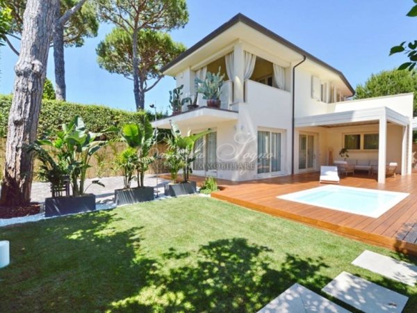 casa indipendente in affitto a Forte dei Marmi in zona Vittoria Apuana
