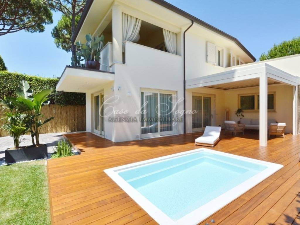 casa indipendente in affitto a Forte dei Marmi in zona Vittoria Apuana