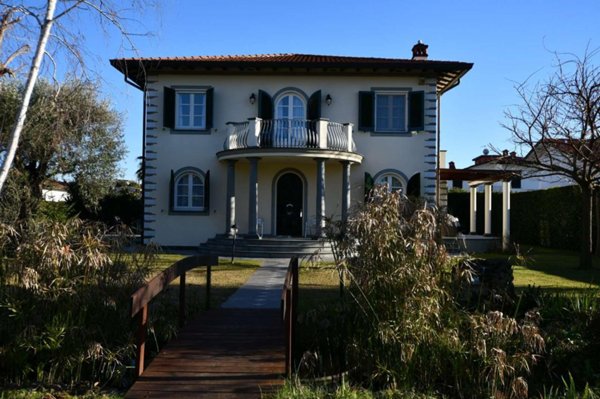 casa indipendente in affitto a Forte dei Marmi in zona Vittoria Apuana
