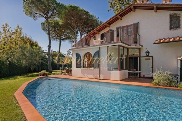 casa indipendente in affitto a Forte dei Marmi in zona Roma Imperiale