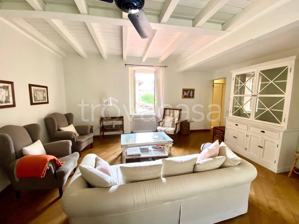 appartamento in affitto a Forte dei Marmi in zona Vittoria Apuana